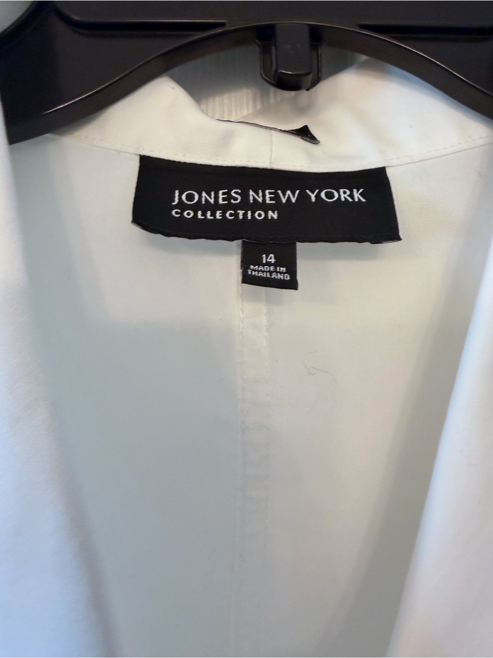 Jones New York Sleeveless White Button-Front Shirt - Picture 3 of 3